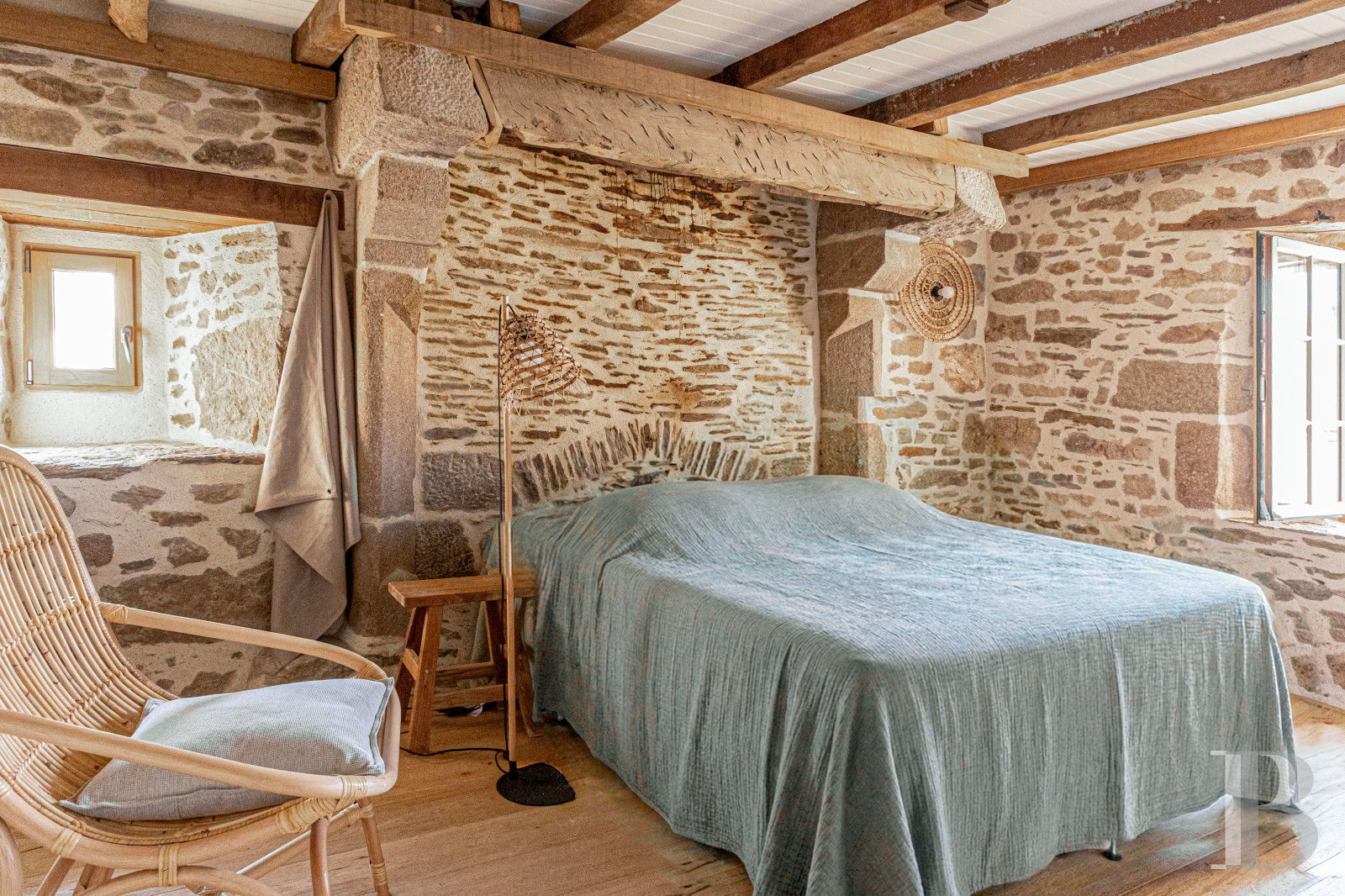 A late 16th-century manor house in the heart of a village near the Pink Granite Coast in the Trégor region - photo  n°13